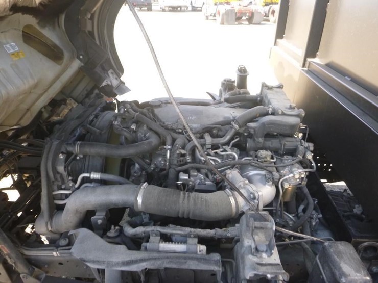 2017-isuzu-nqr-image-21
