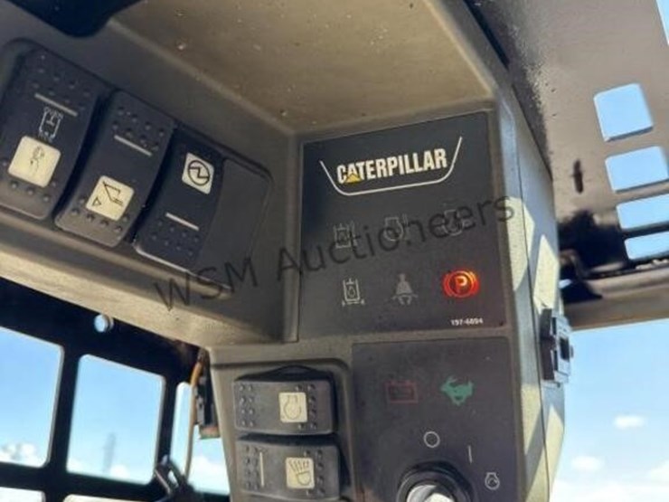 caterpillar-216-image-17