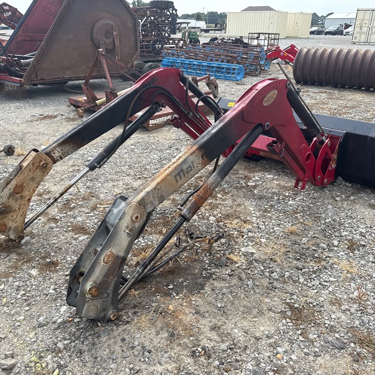 #550 • #27141 • Mahindra 2669CL Front Loader