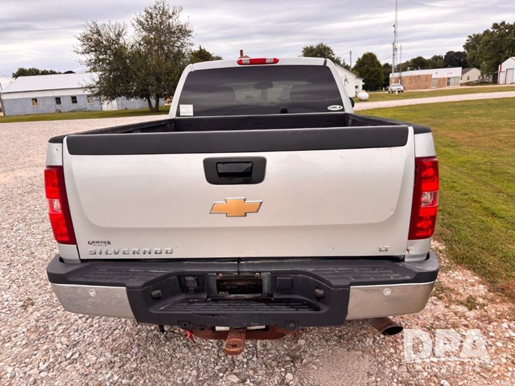 2011-chevrolet-2500hd-image-11
