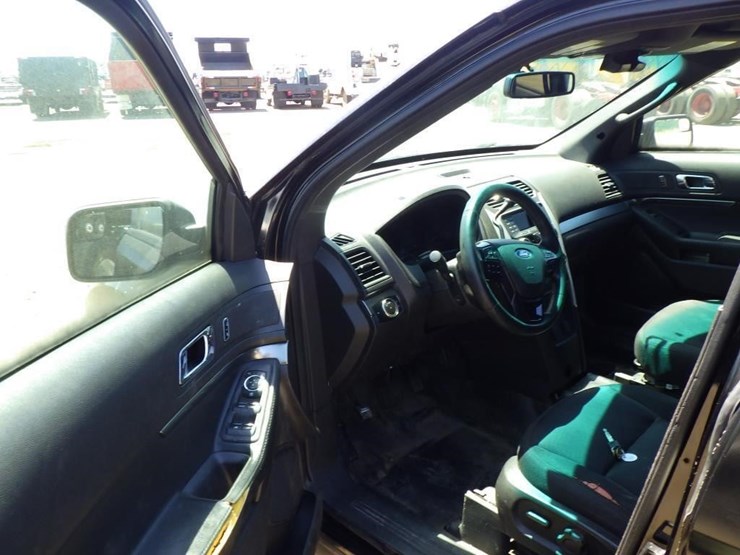 2015-ford-explorer-image-6