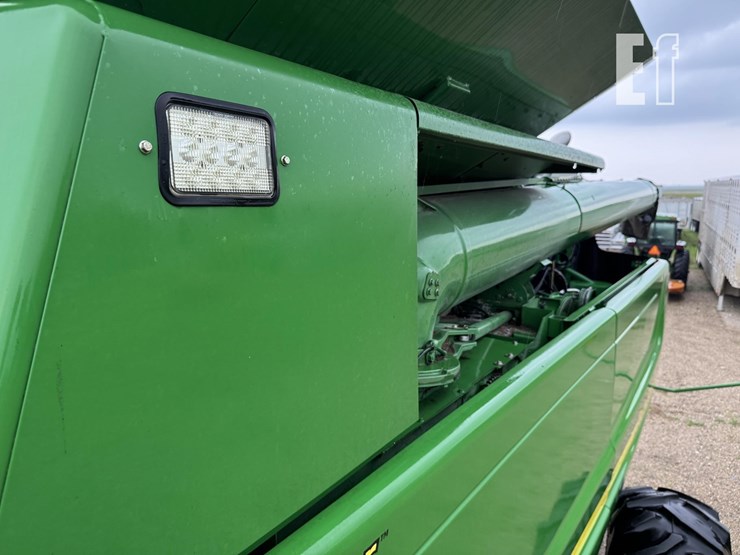 2006-john-deere-9760-sts-image-40