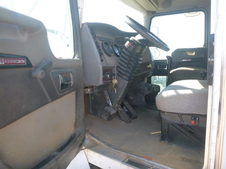 2009-kenworth-t370-image-13