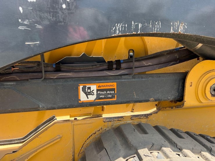 2020-deere-333g-image-19