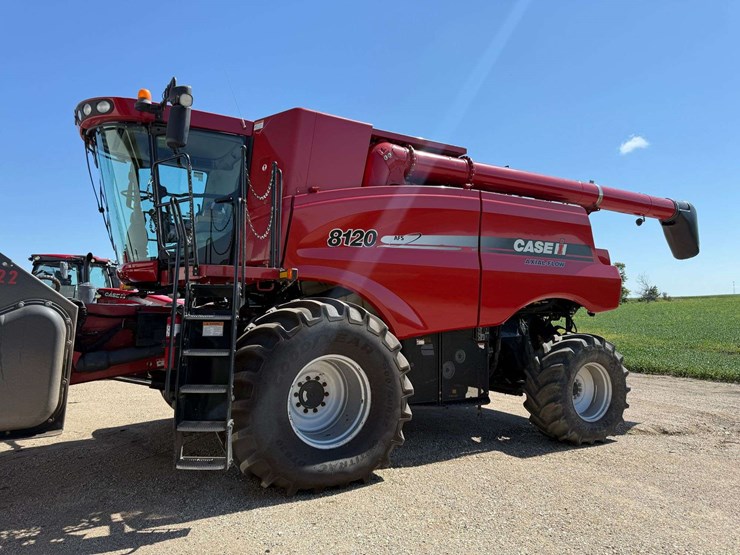 2009-case-ih-8120-image-30