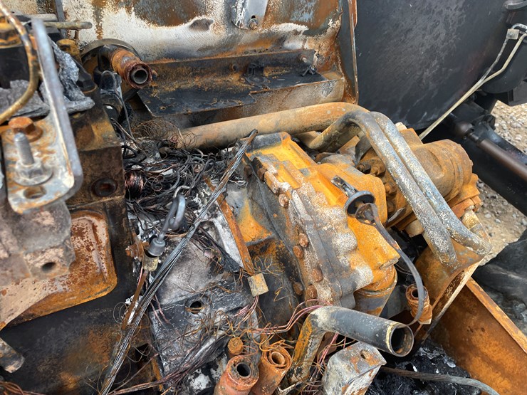 #2059-•-lull-telehandler-*non-runner*-*fire-damage*-image-38