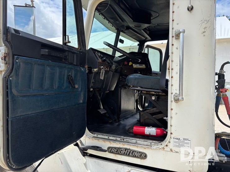 1995-freightliner-truck-(pz13851,-unit-40173)-image-11
