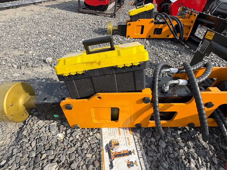 #2000-•-#26322-•-unused-giyi-skid-steer-post-driver-dzc6802507153-image-11