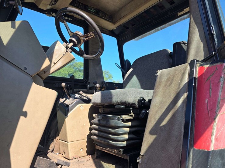 1984-case-ih-2394-image-65