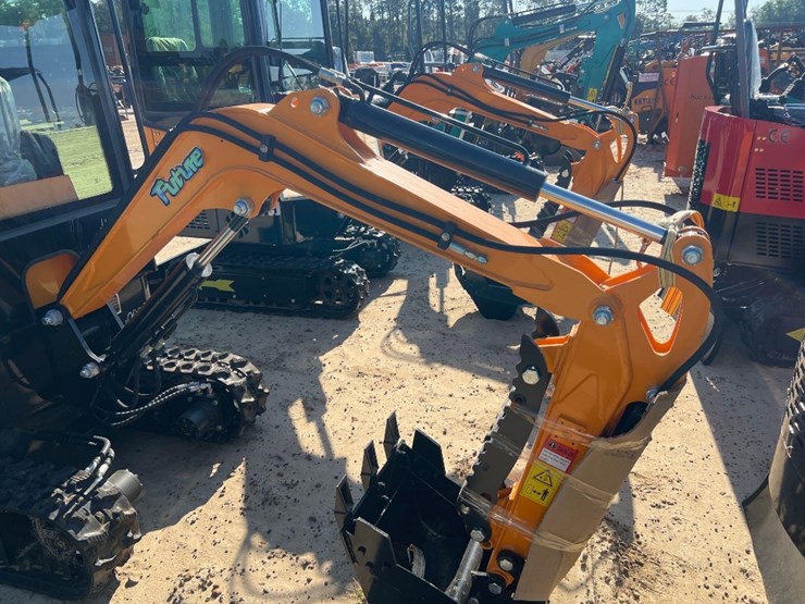 unused-future-ft13cj-excavator-image-12