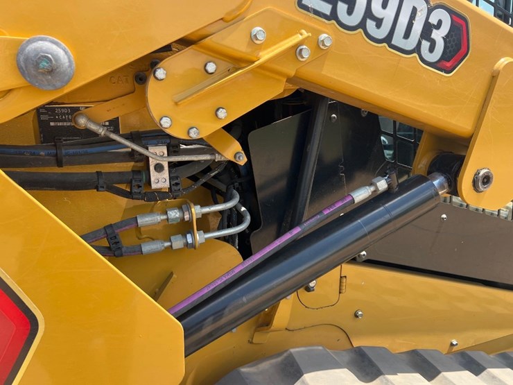 2022-caterpillar-259d3-image-17