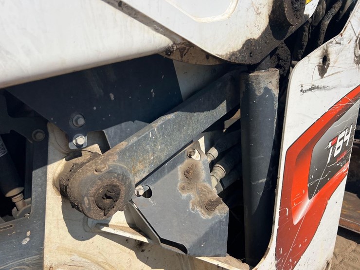 2022-bobcat-t64-image-12