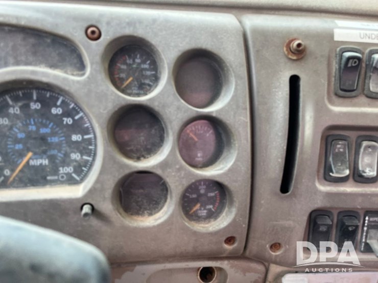 2002-mack-ch613-image-55
