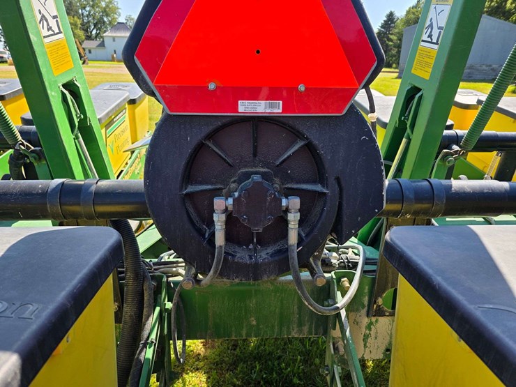 john-deere-7200-image-32