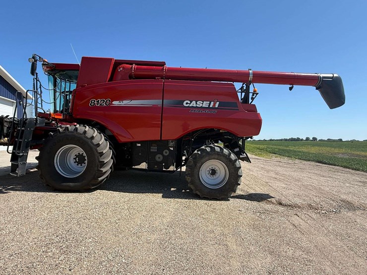 2009-case-ih-8120-image-13