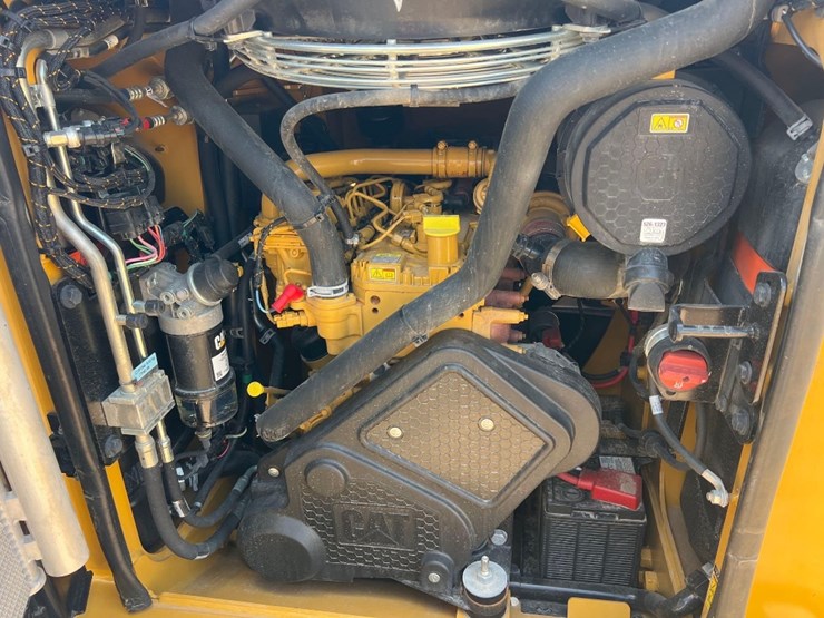 2024-caterpillar-255-skid-steer-image-16