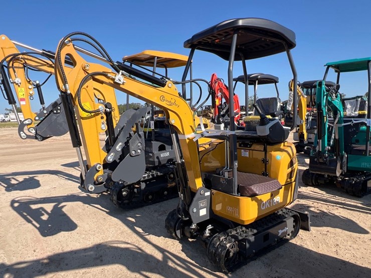 unused-cfg-industrial-qk18r-excavator-image-1