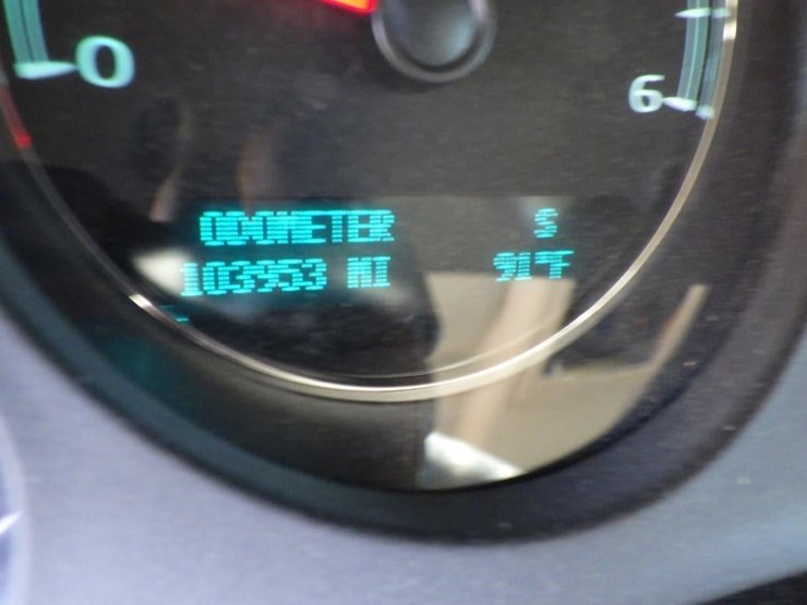 2010-chevrolet-tahoe-image-15
