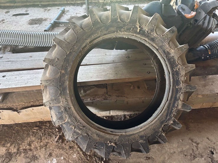(2)-galaxy-9.5-24-tires-image-7