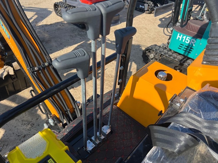 unused-future-ft15j-excavator-image-17