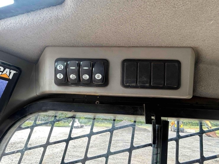 2014-caterpillar-289d-image-23