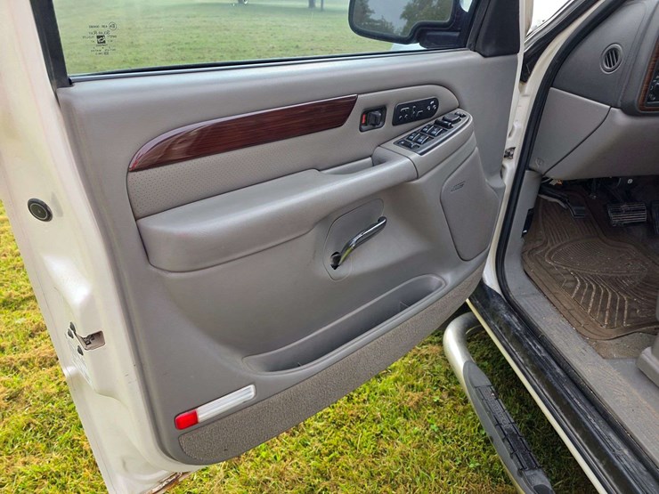 2003-cadillac-escalade-image-41