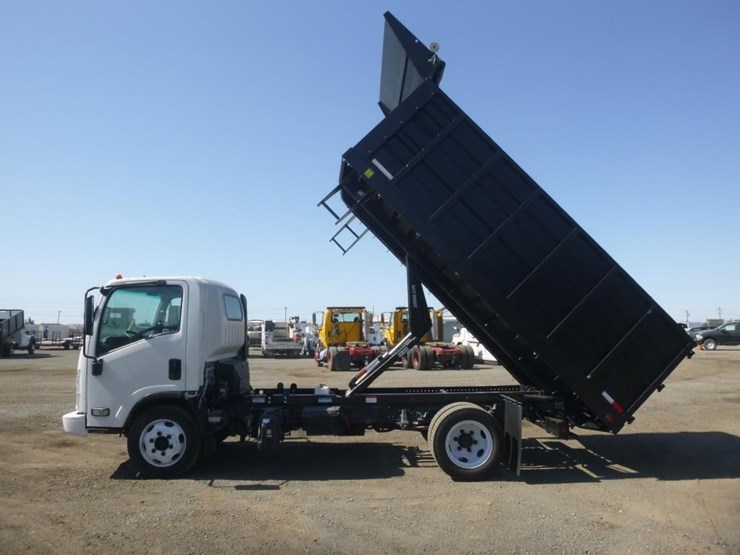 2017-isuzu-nqr-image-7