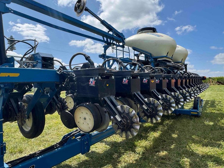 2014-kinze-3600-image-44