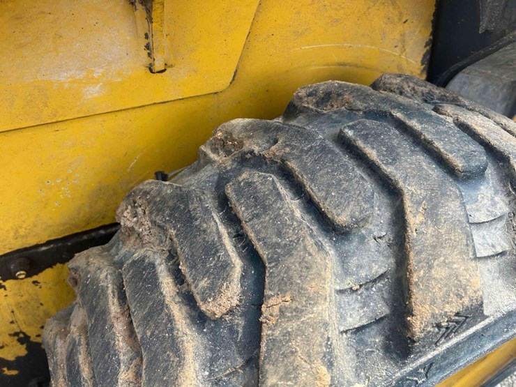 2020-deere-318g-image-13