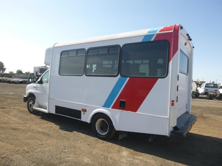 2017-ford-e450-image-5