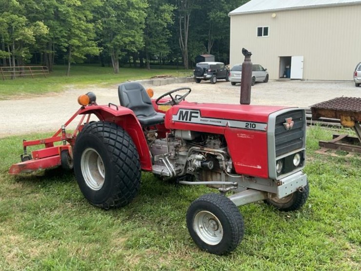 #124-•-massey-ferguson-mf210-tractor-image-11