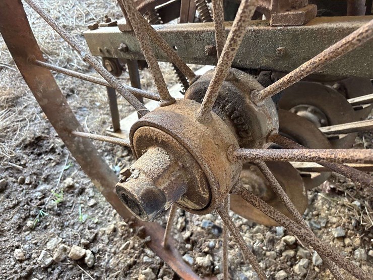 superior-7ft-grain-drill-image-38