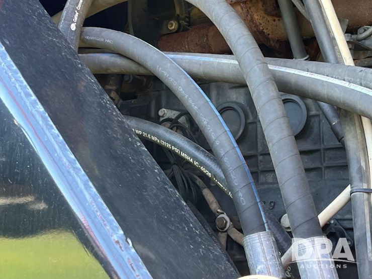 2011-case-ih-patriot-3330-image-38