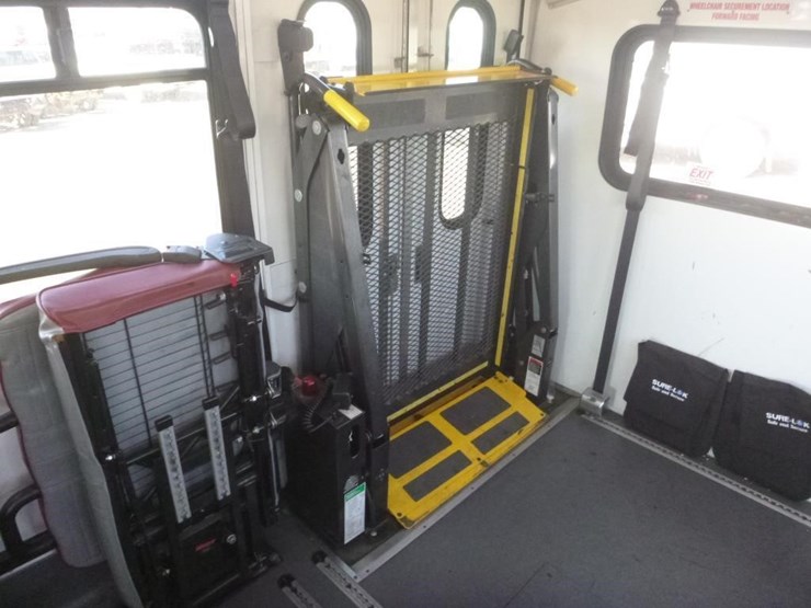 2017-ford-e450-image-8