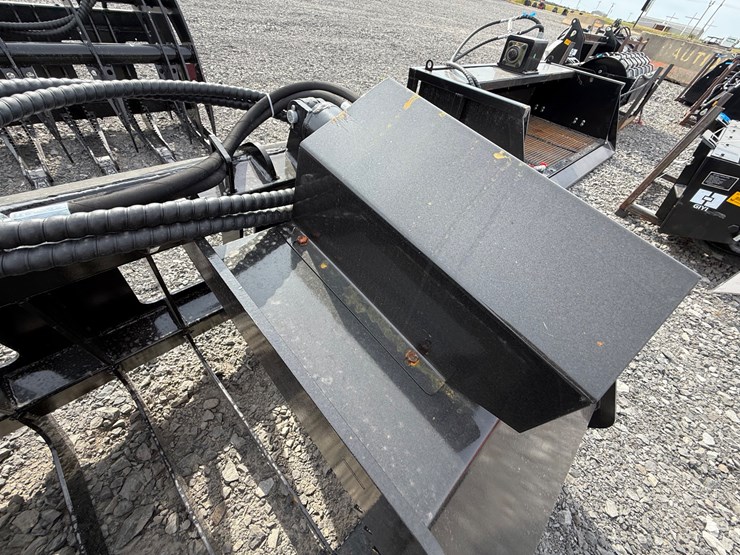 #2000-•-#26340-•-unused-giyi-72"-skid-steer-wood-grabber-cxlkzmq250720-image-13