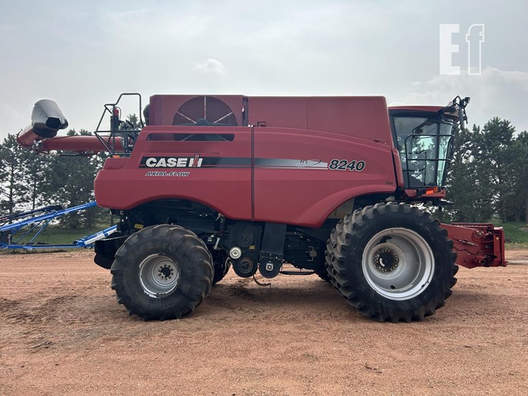 2015-case-ih-8240-image-9
