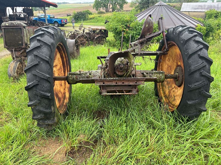 massey-harris-rear-end-image-4