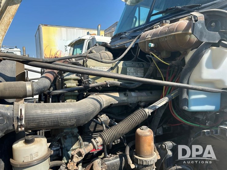 2001-freightliner-dry-tender-truck-(cp0656,-unit-28070)-image-24