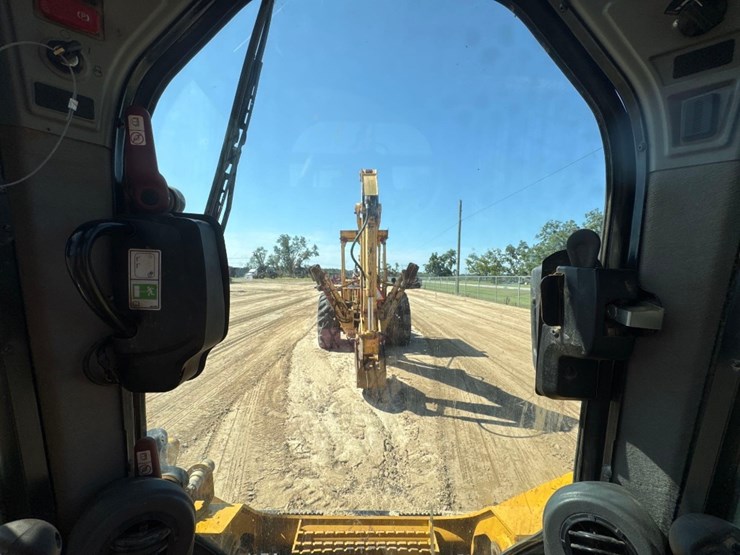 2023-caterpillar-299d3-image-23
