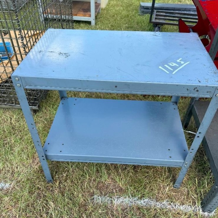METAL TABLE 18"X30"