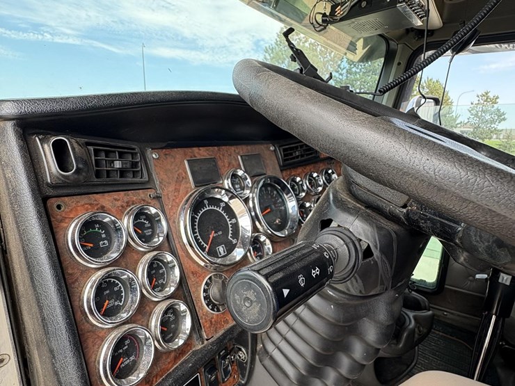 2005-kenworth-t600-image-6