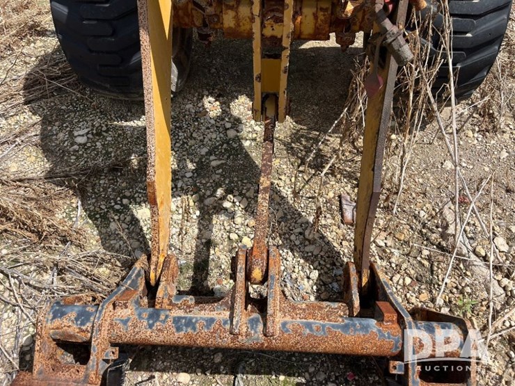 2015-caterpillar-903c-image-12