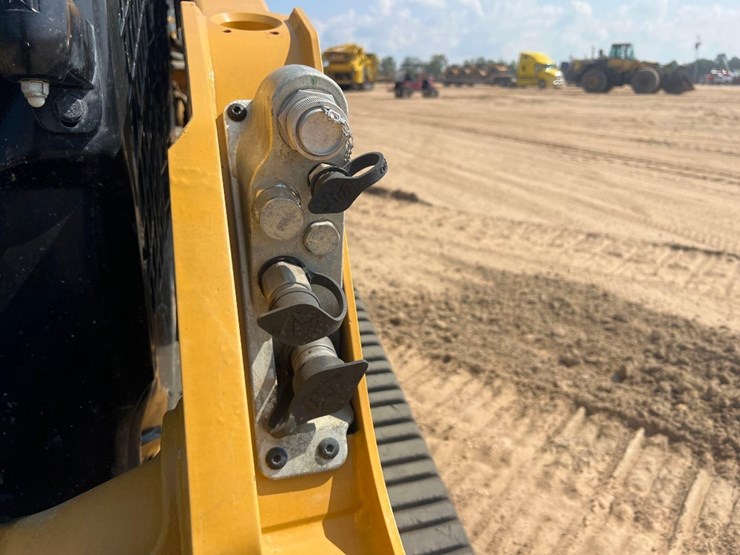 2024-caterpillar-255-skid-steer-image-11