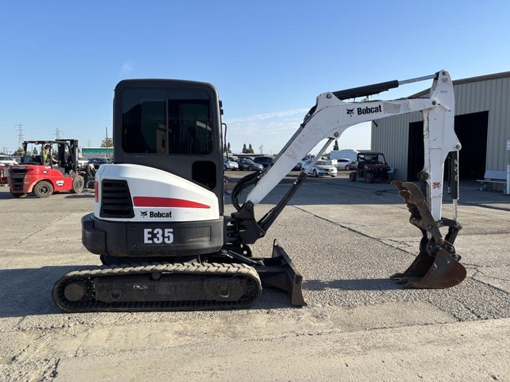 2009-bobcat-e35-image-7