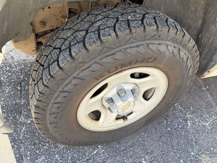 2001-chevrolet-1500-image-12