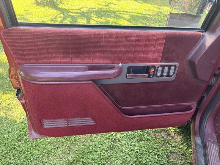 1990-chevy-silverado-k1500-4x4,-reg-cab,-8’-box,-245/75r16-tires-on-alloy-rims,-350-v8,-block-heater-image-33