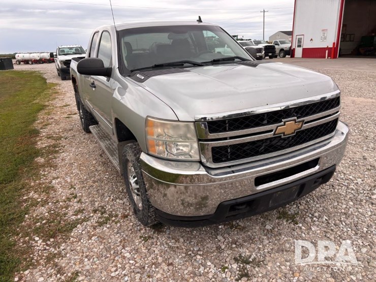 2011-chevrolet-2500hd-image-4