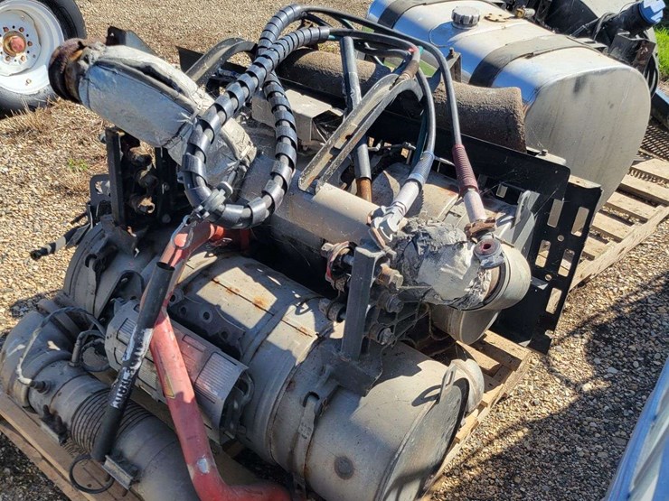 diesel-particulate-filter,-def-tank,-fuel-tank-and-misc-items-removed-from-a-2017-volvo-semi-image-7