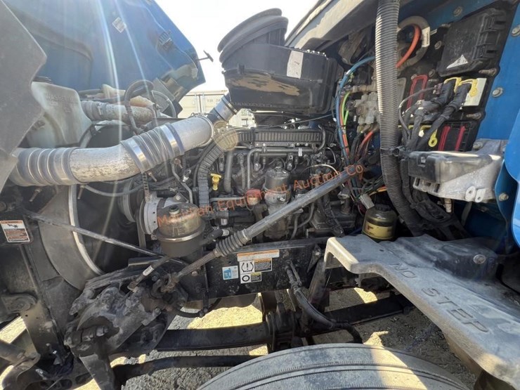 2016-peterbilt-579-image-34