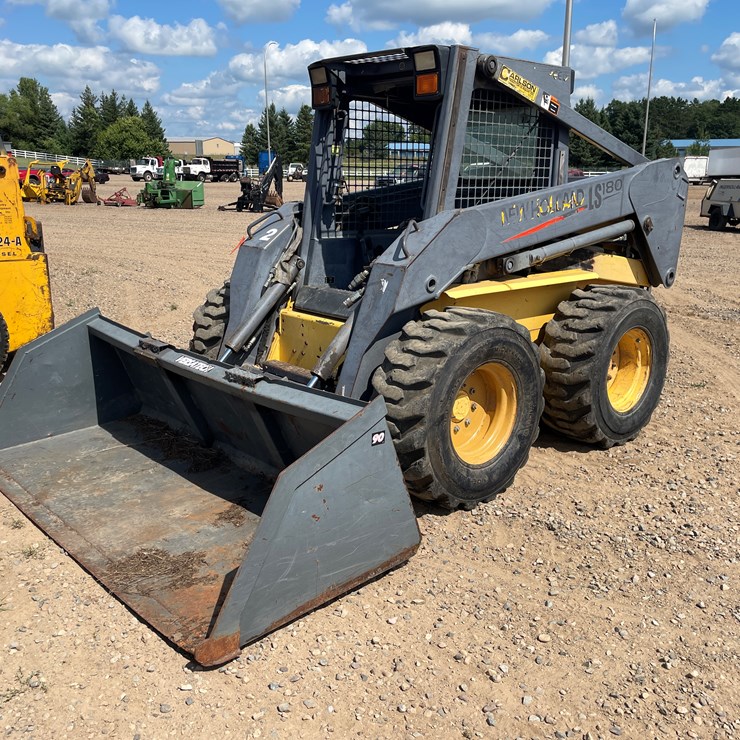 #2058 • New Holland L5180 Skid Loader